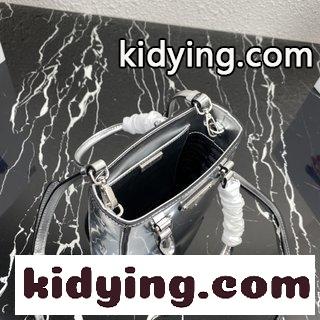 プラダバッグ コーナーの新型ミニハンドバケットバッグが到着しました 新しい光沢のある牛革バケツバッグは世界を風靡しています コピー-0