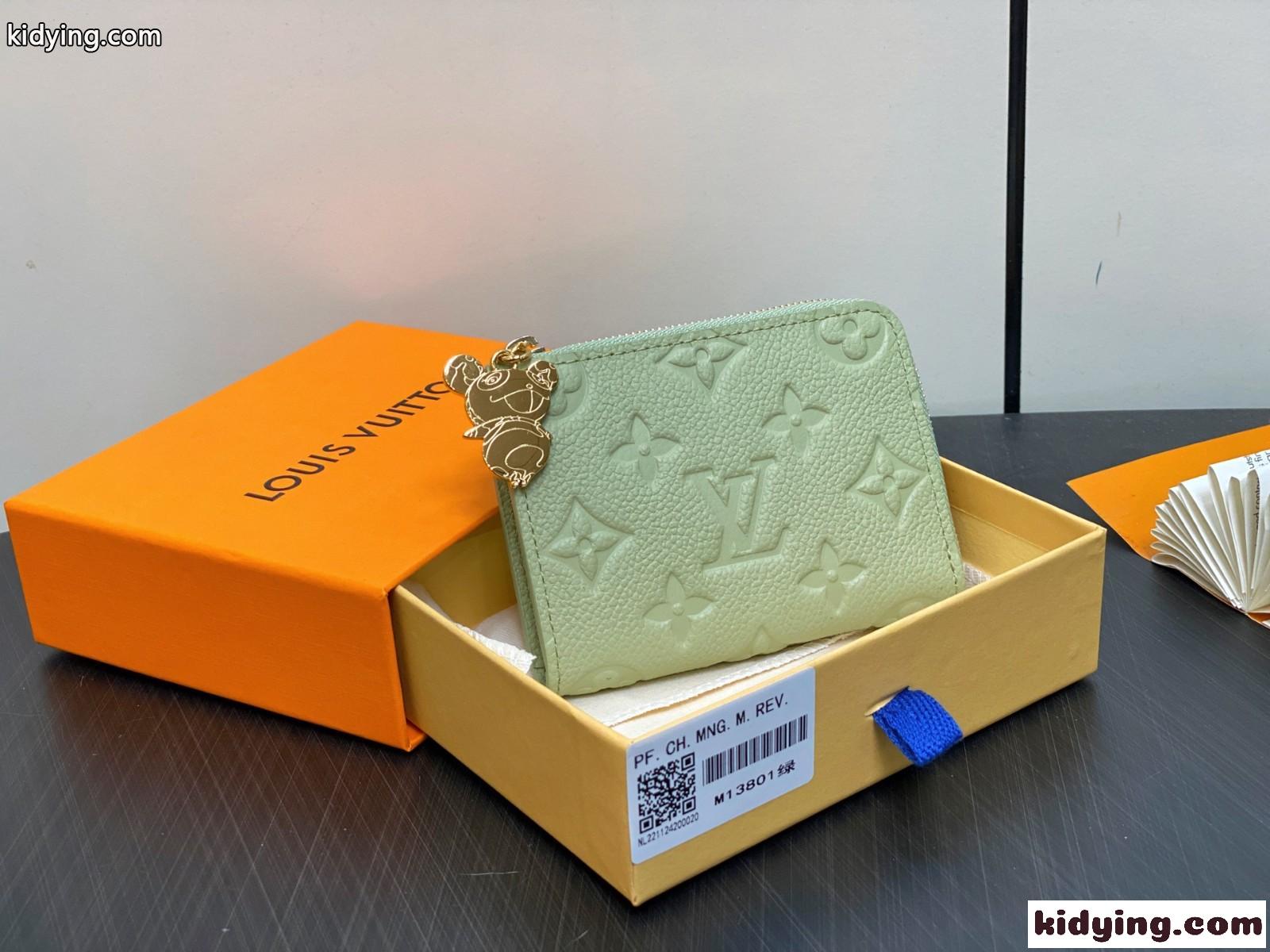 ルイ・ヴィトン 村上隆 LV × TM ポルトフォイユ･ノア コンパクト スーパーコピー M13801 グリーン-1
