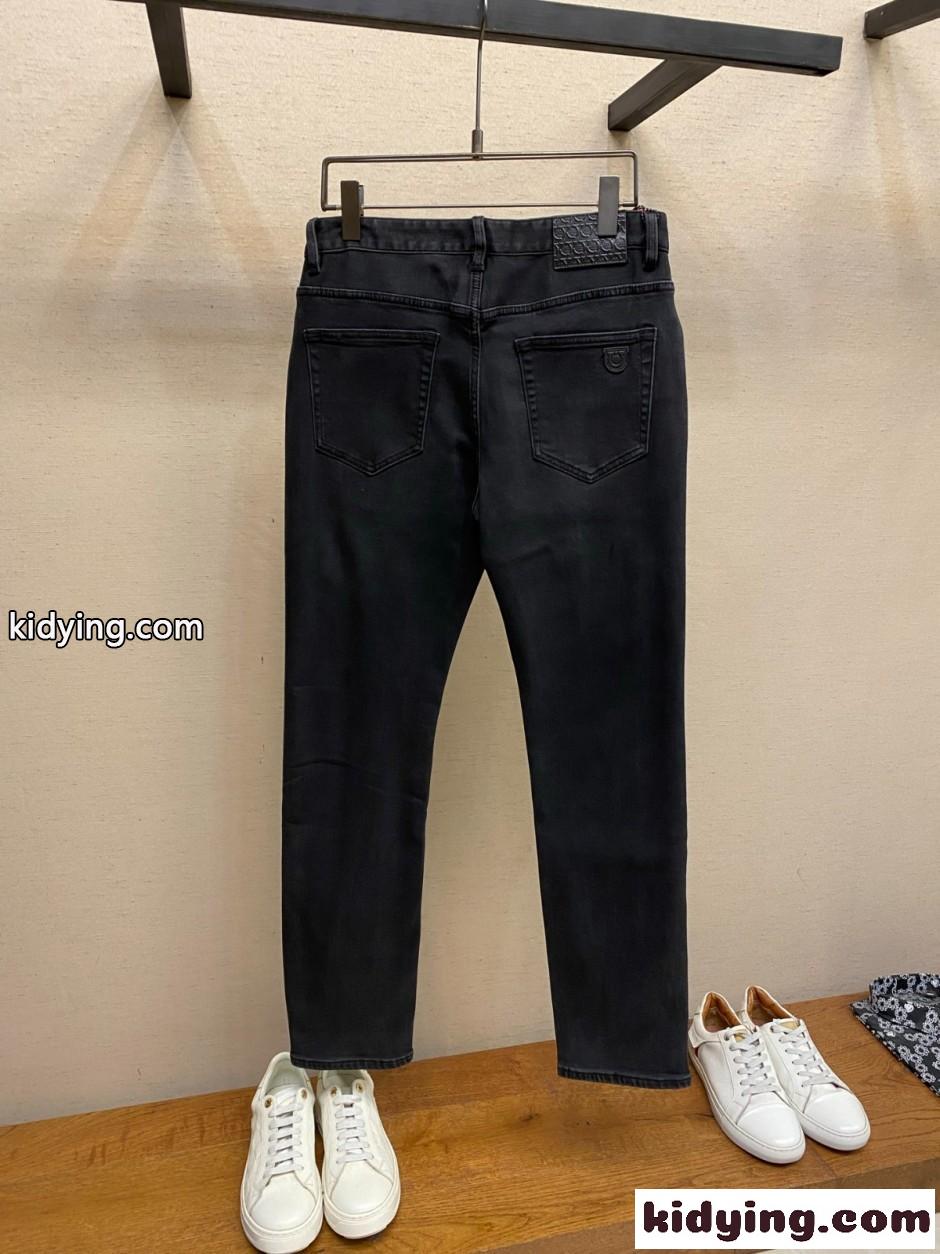 定番 合わせやすい デニムパンツ サルヴァトーレ・フェラガモ ジーンズ 偽物 ブラック-2