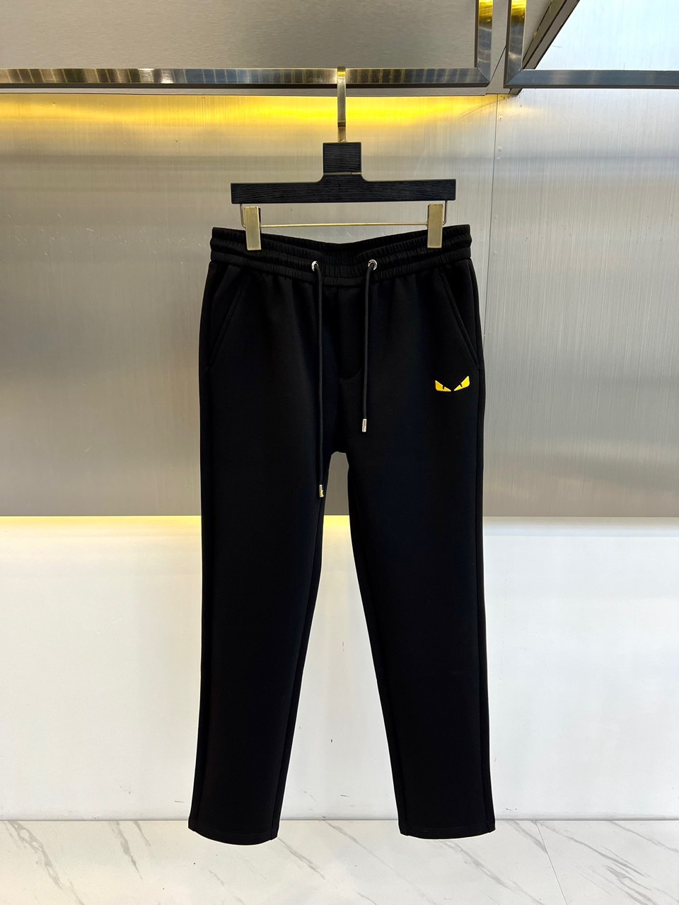 ベーシック ロゴ刺繍 スウェットパンツ フェンディ パンツ 偽物 ブラック-0