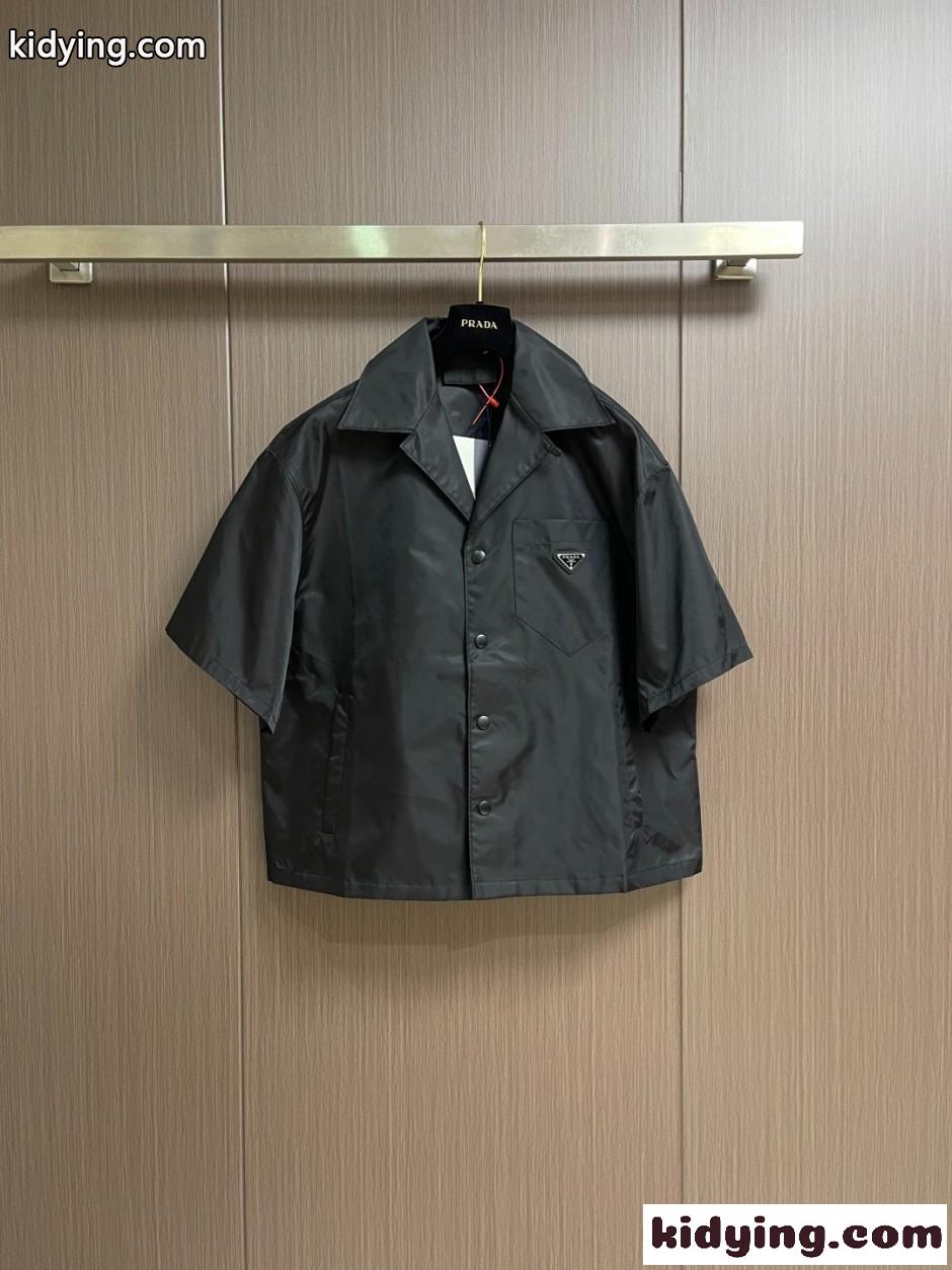 人気 洗練された Re-Nylon 半袖シャツ プラダ シャツ 偽物 ブラック-1