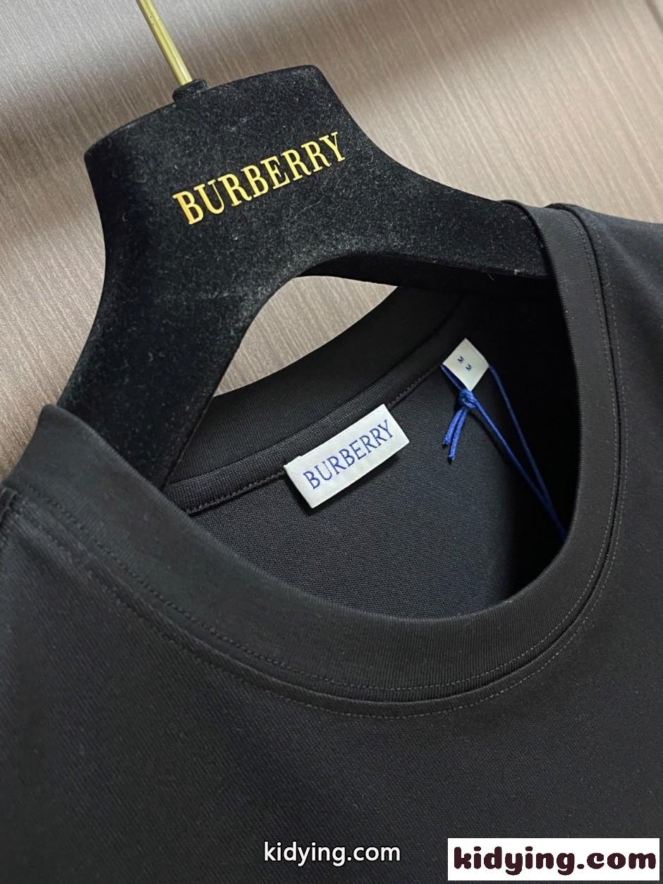 シンプル 洗練された ロゴ コットンTシャツ バーバリー Tシャツ 偽物 ブラック-1