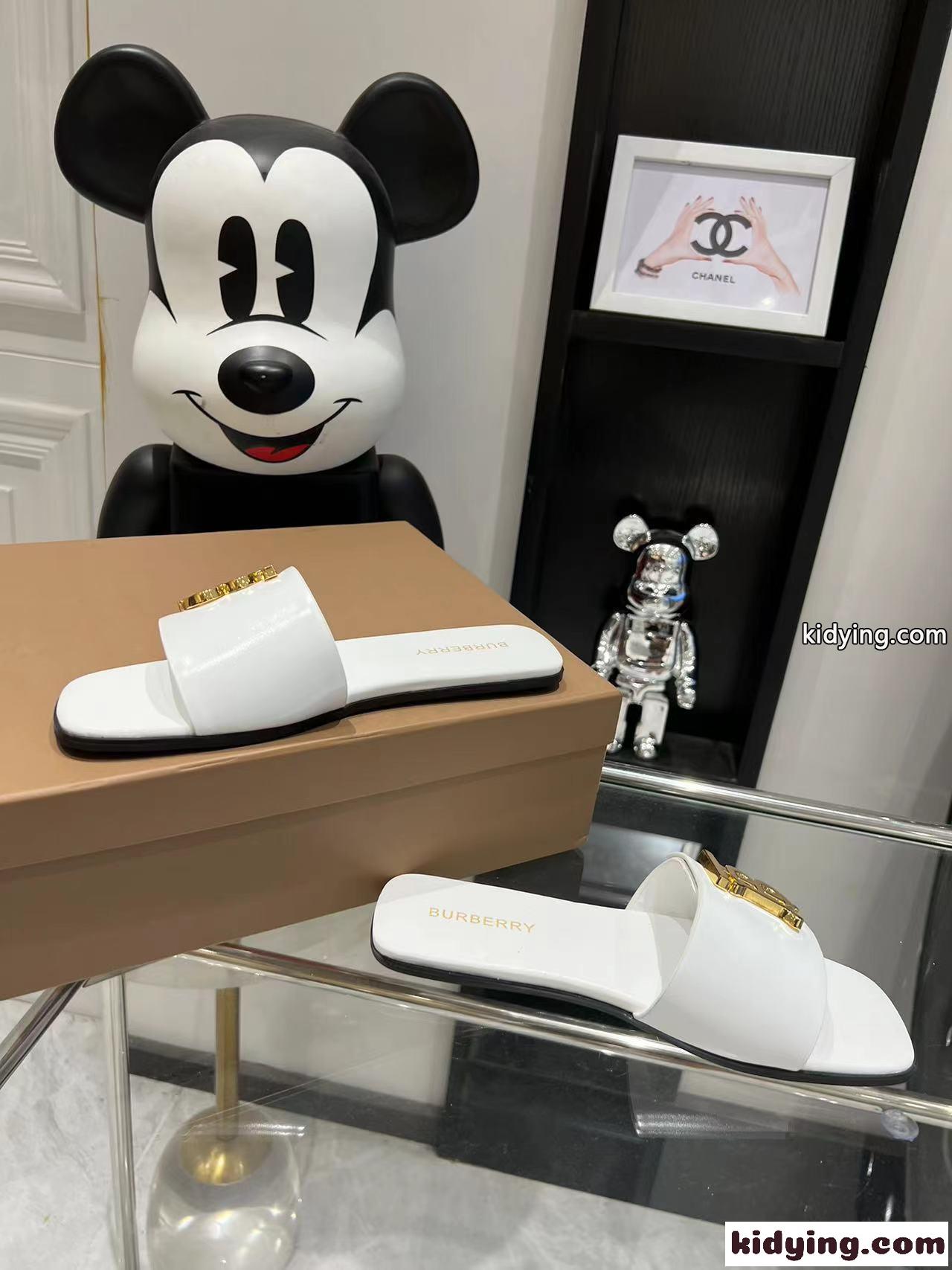 モノグラムモチーフ レザースライド バーバリー サンダル コピー フラットシューズ-4