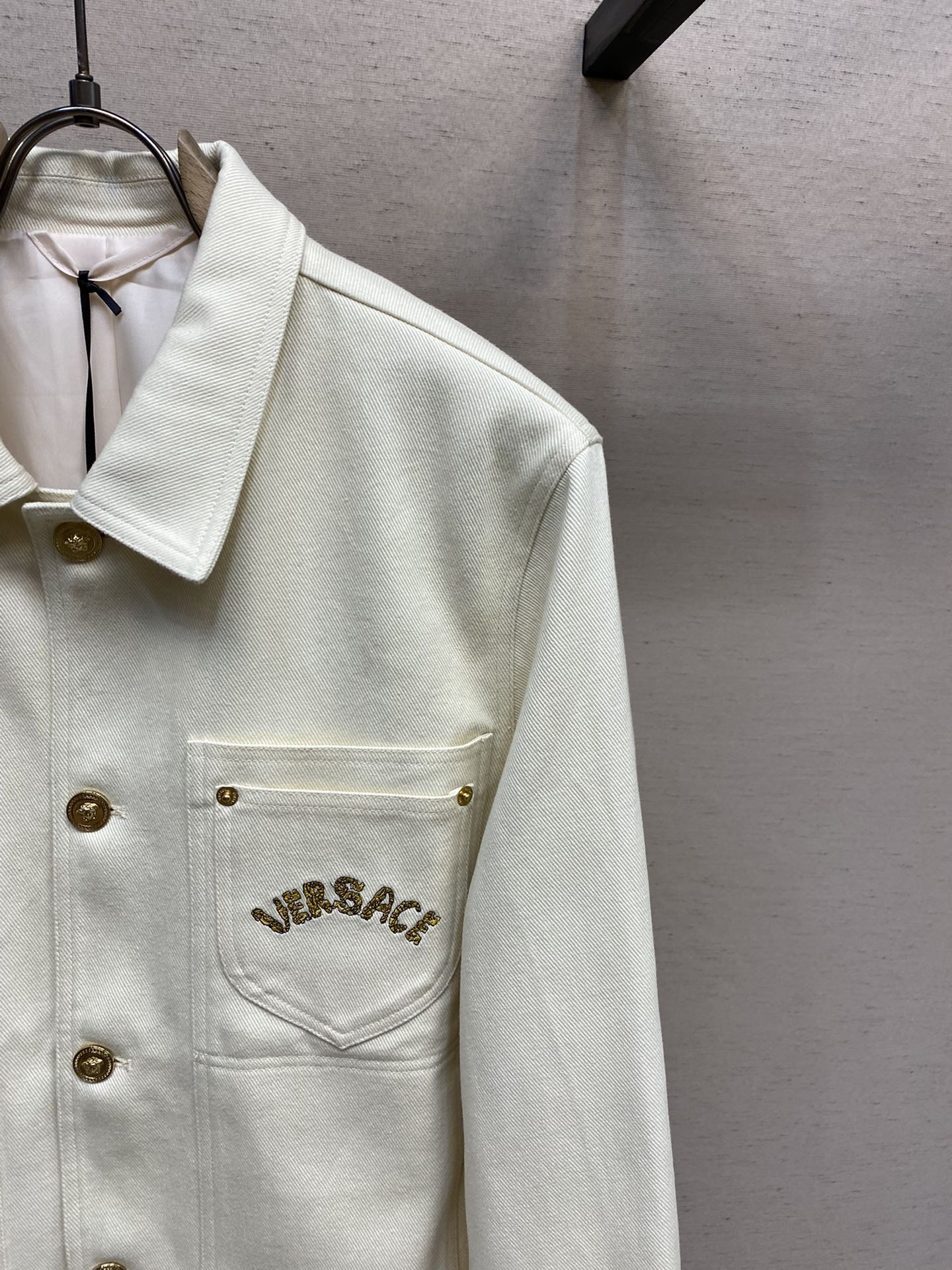 23FW メンズ ロゴ 刺繍 ブルゾン ヴェルサーチェ ジャケット コピー-1