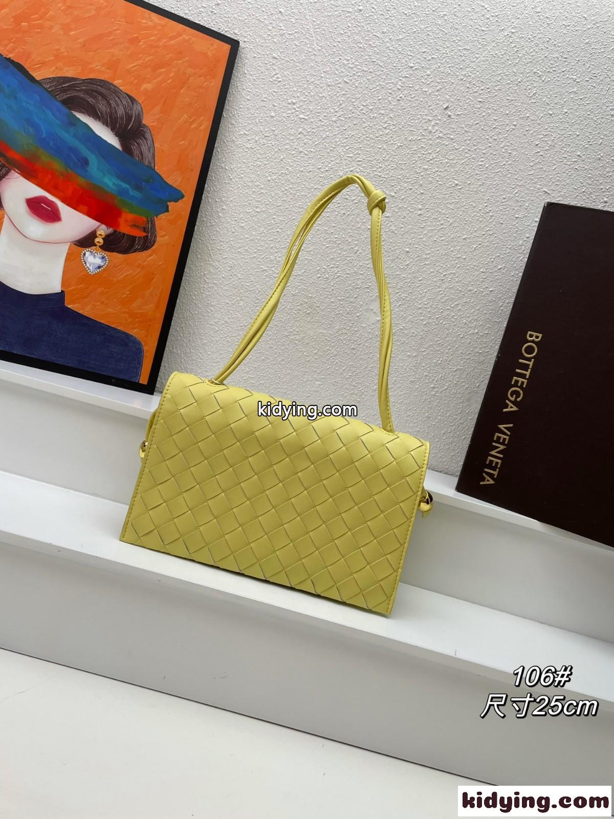 23SS ボッテガ・ヴェネタ バッグ コピー Trio Pouch トリオ ポーチ ストラップ バッグ-2