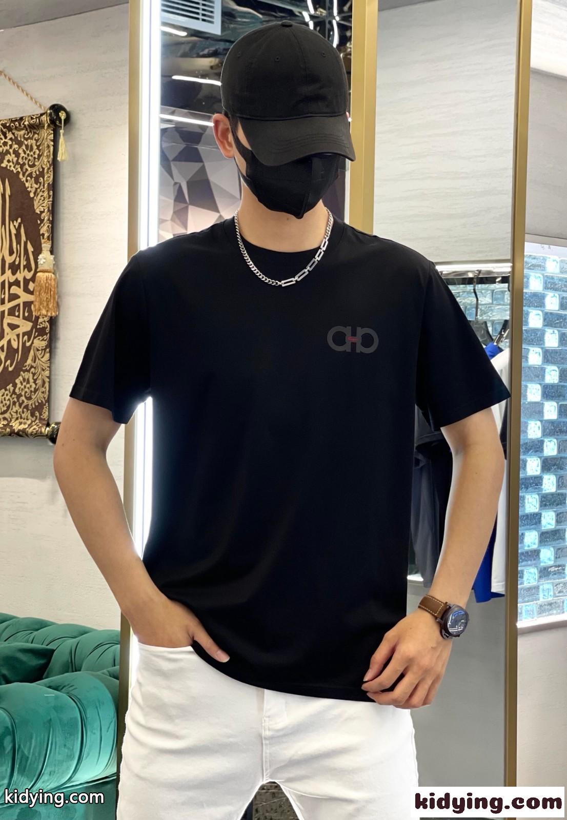 サルヴァトーレ・フェラガモ Tシャツ コピー シンプル ロゴ 合わせやすい クルーネック 半袖Tシャツ-0