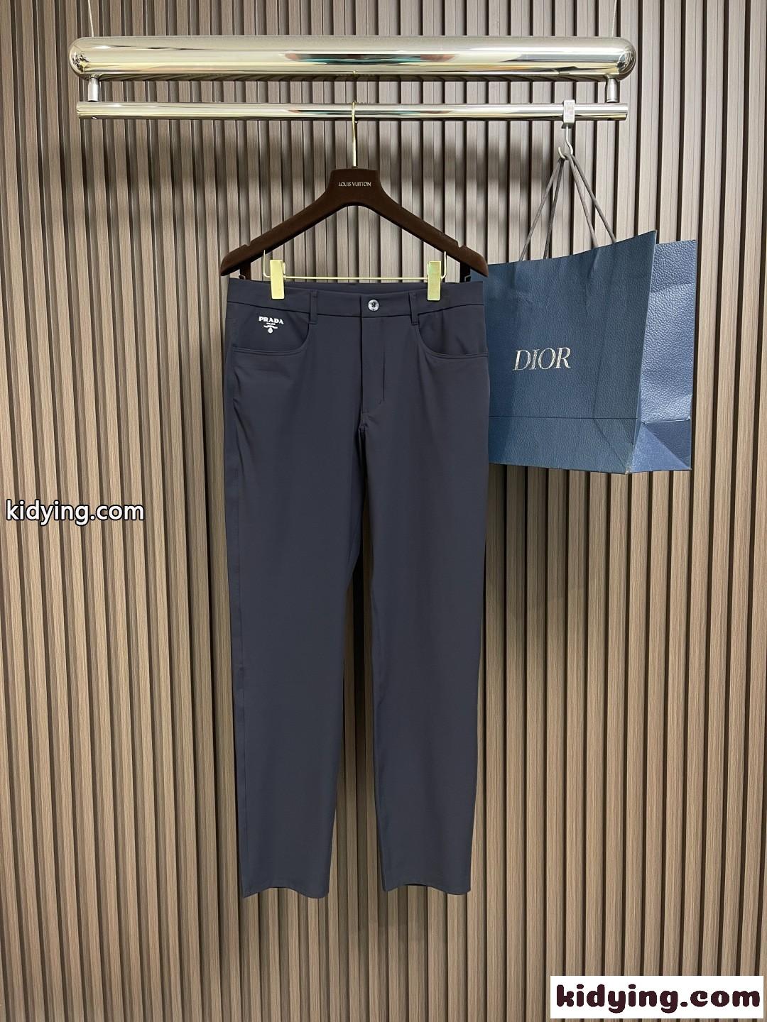 シンプル 洗練された チノパンツ プラダ パンツ コピー メンズ ロングパンツ ブラック-1