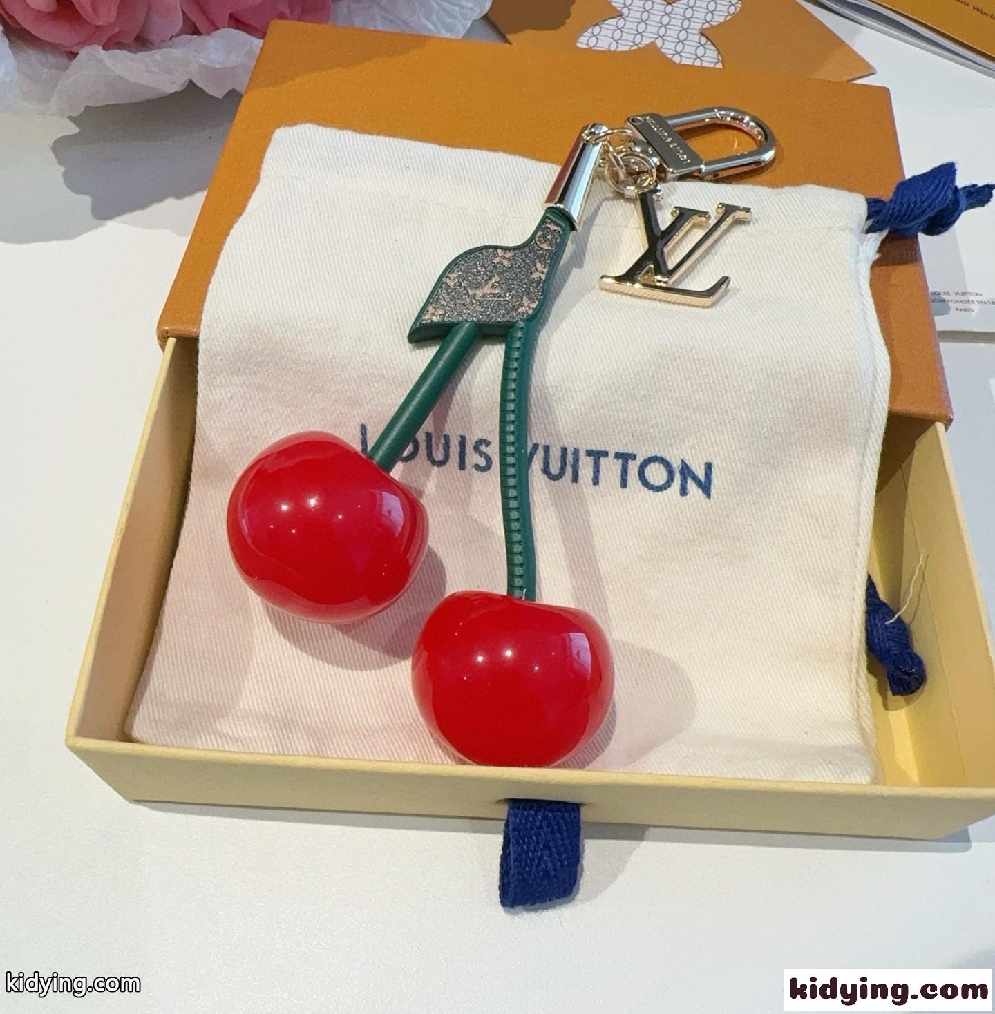 LV × TM バッグチャーム･チェリー ルイ・ヴィトン キーホルダー コピー M02476-3