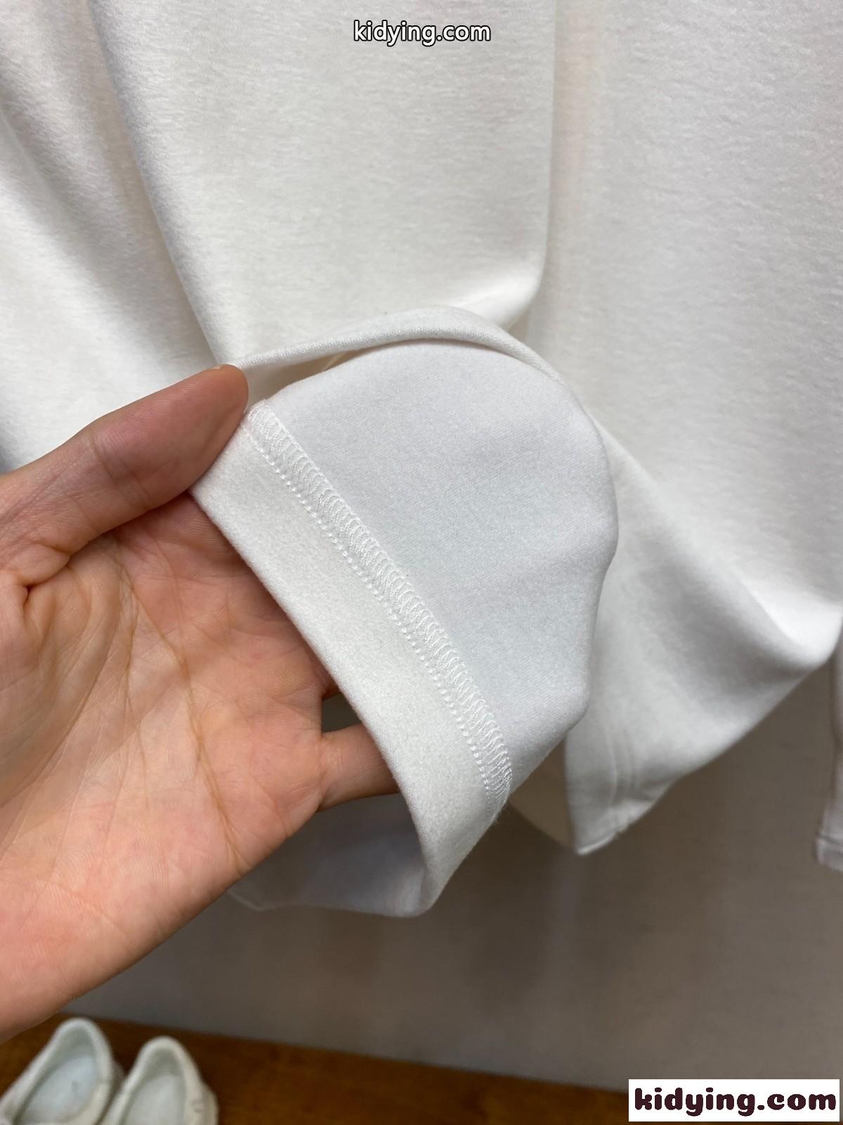 シンプル 洗練された アナグラム刺繍 長袖Tシャツ ロエベ Tシャツ コピー ホワイト-3