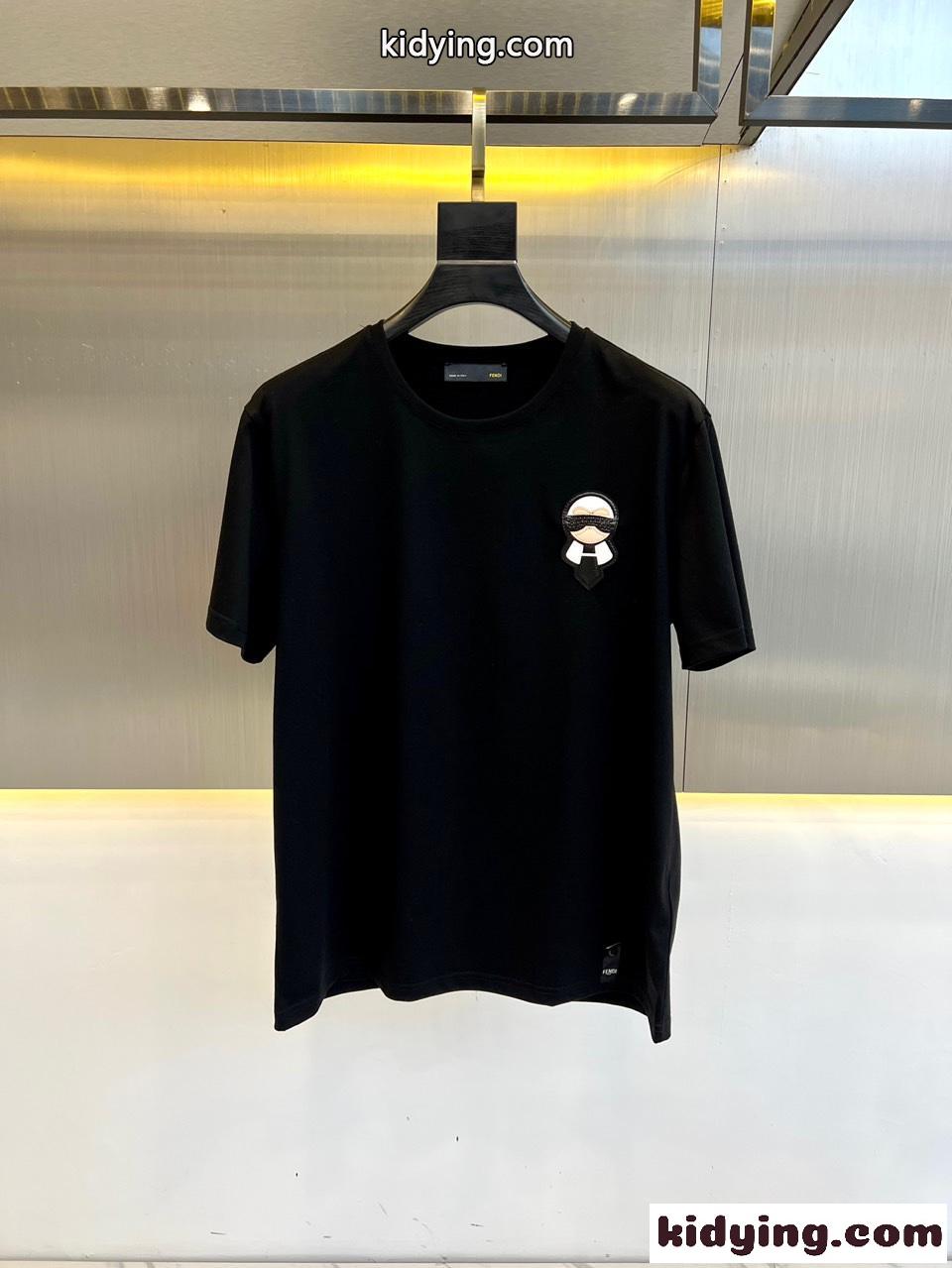 レザーパッチ付き クルーネック フェンディ 半袖Tシャツ コピー ブラック-0