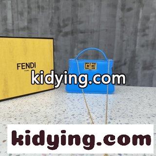 FEND*I超minipeekabooは小包を斜めに掛けて かわいいファッションが生まれました フェンディ バッグ 一覧 コピー-4