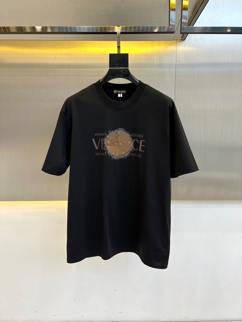 お洒落 ヴェルサーチェ Tシャツ 偽物 ロゴ入り 半袖Tシャツ コットン ブラック-0