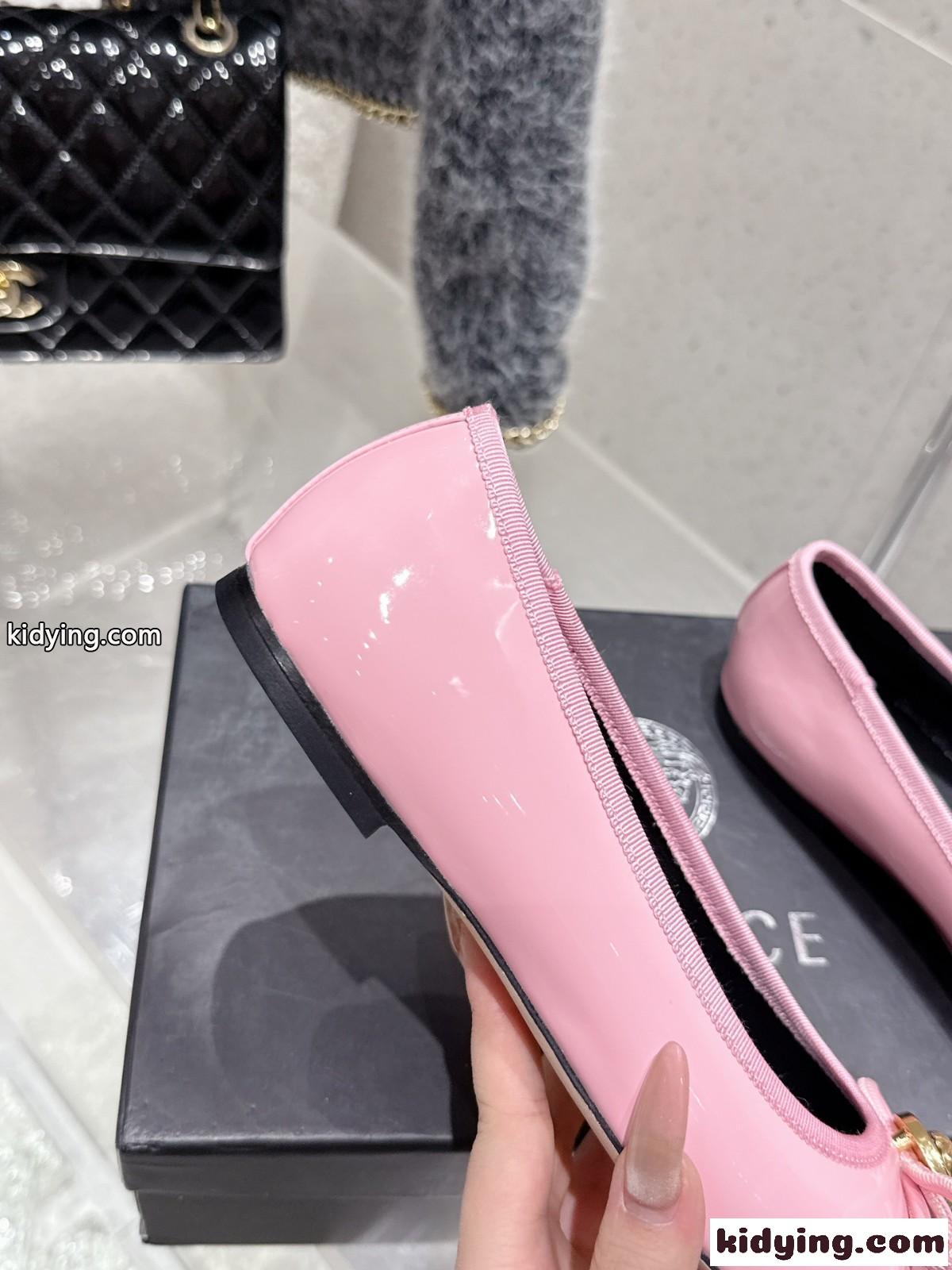 オペラ ボウ パテント バレエシューズ ヴェルサーチェ パンプス 偽物 ピンク-3