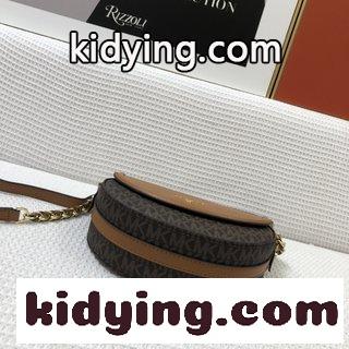 MK Jet Set Charm中号皮質斜めがけバッグは,マイケルコース バッグ 安いコピー サドルバッグの形,色合わせのデザインを採用します-4