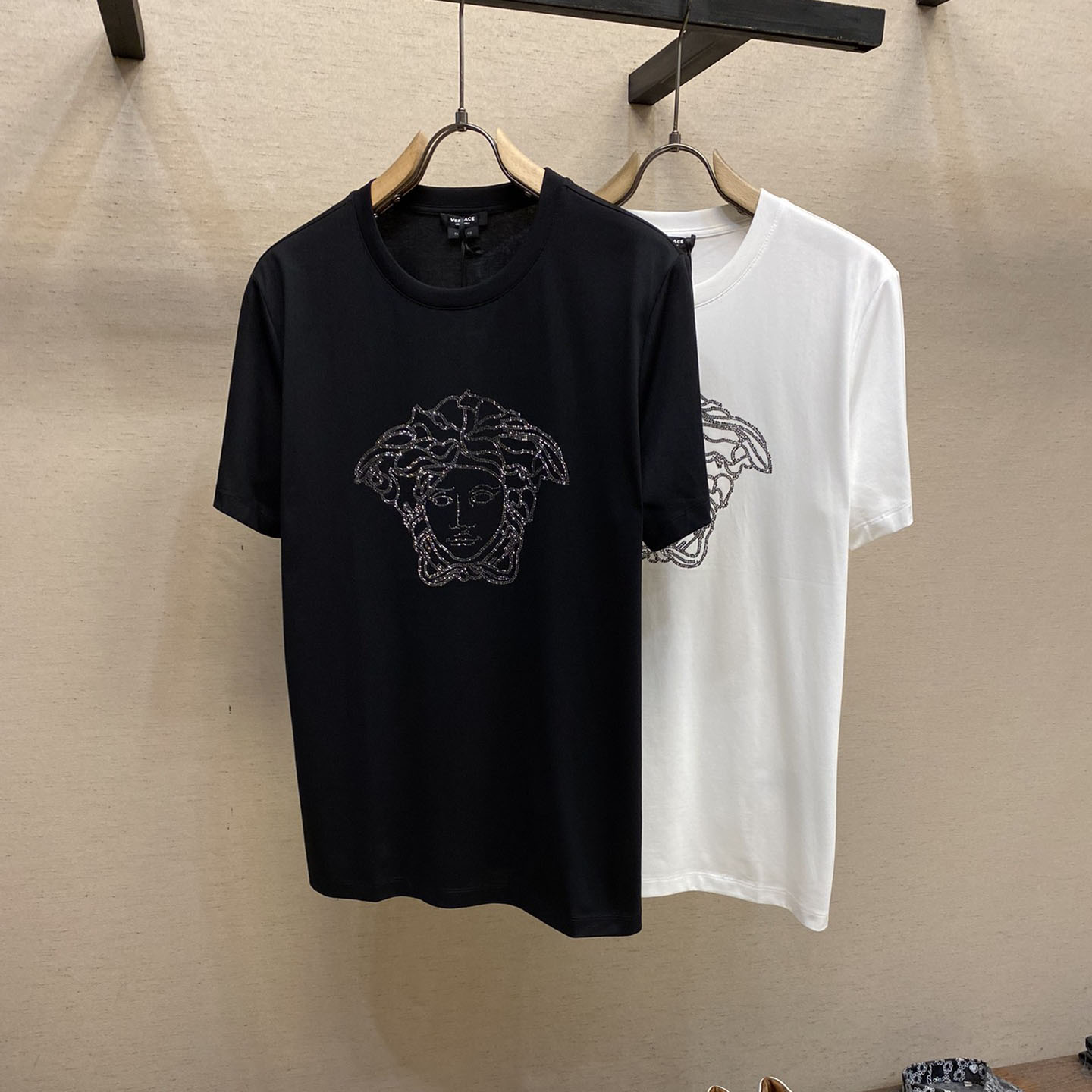 ヴェルサーチェ Tシャツ コピー 定番 カジュアル ラインストーン メドゥーサ 半袖-0
