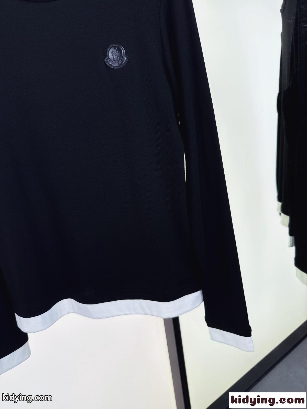 洗練された お洒落 重ね着風 長袖Tシャツ モンクレール Tシャツ 偽物 ブラック-1