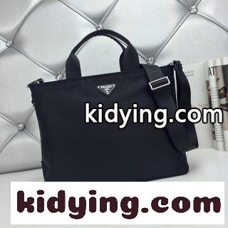 プラダバック黒 オリジナルのクロスヘアに防水ナイロン帆布 手提げや肩掛けが可能です コーナーの同額 コピー-0
