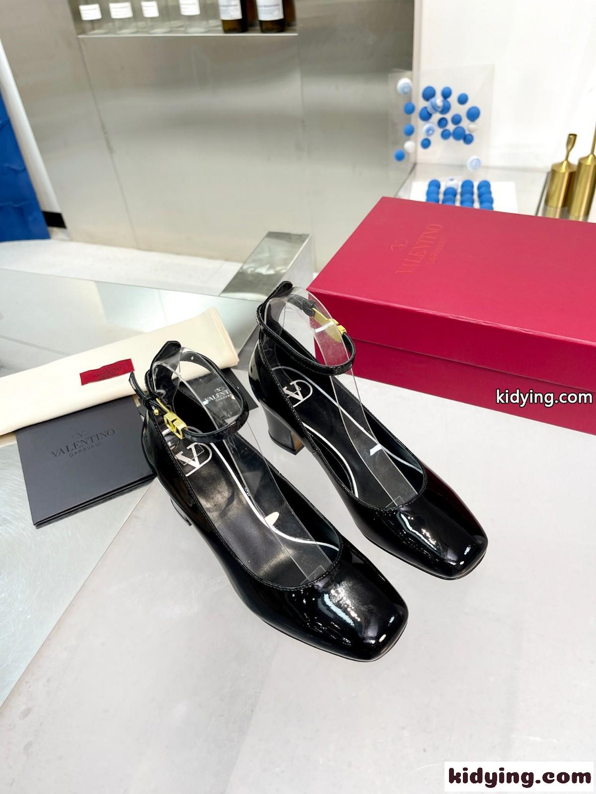 Vロゴ パテントレザー アンクルストラップパンプス ヴァレンティノ スーパーコピー ブラック-2