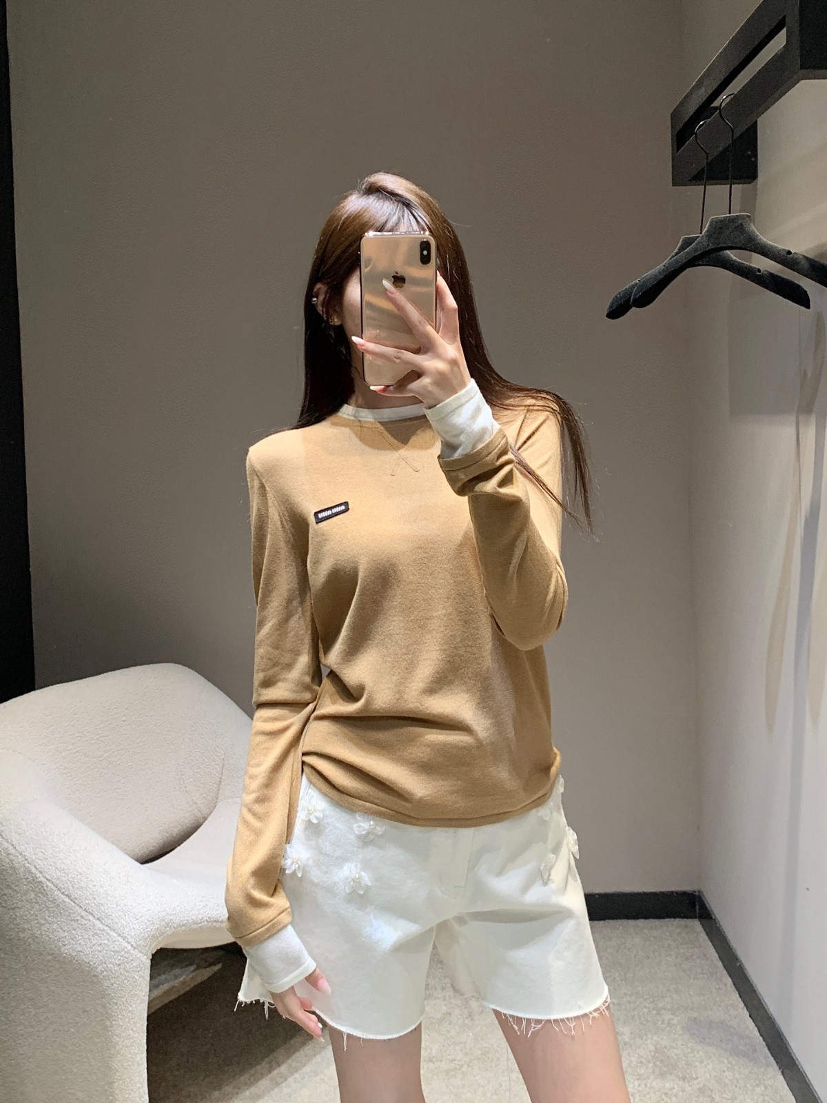 カジュアル 重ね着風 長袖Tシャツ ミュウミュウ Tシャツ コピー キャメル-4