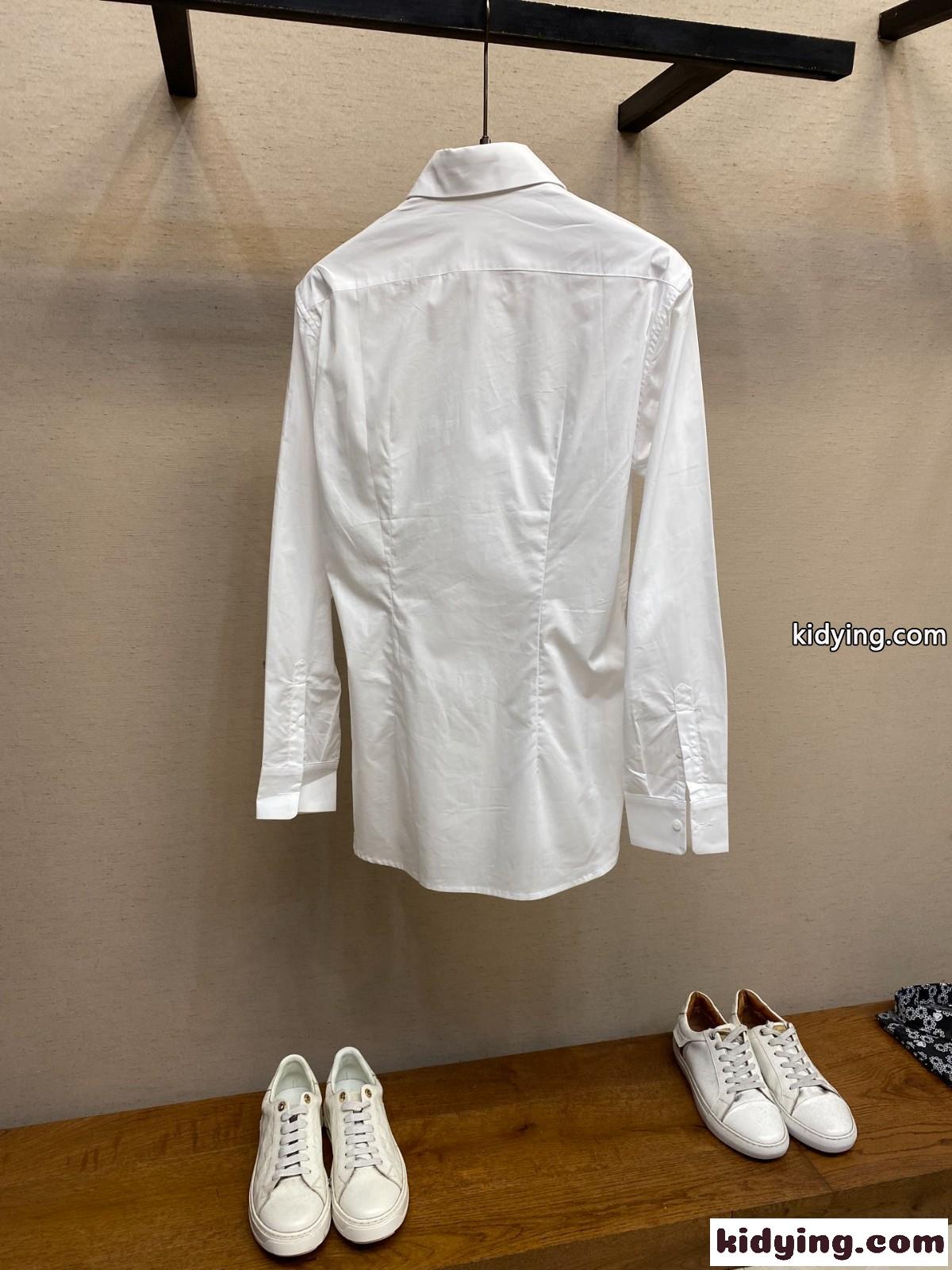 上品 洗練された ロゴ ロングスリーブシャツ プラダ シャツ 偽物 トップス-1
