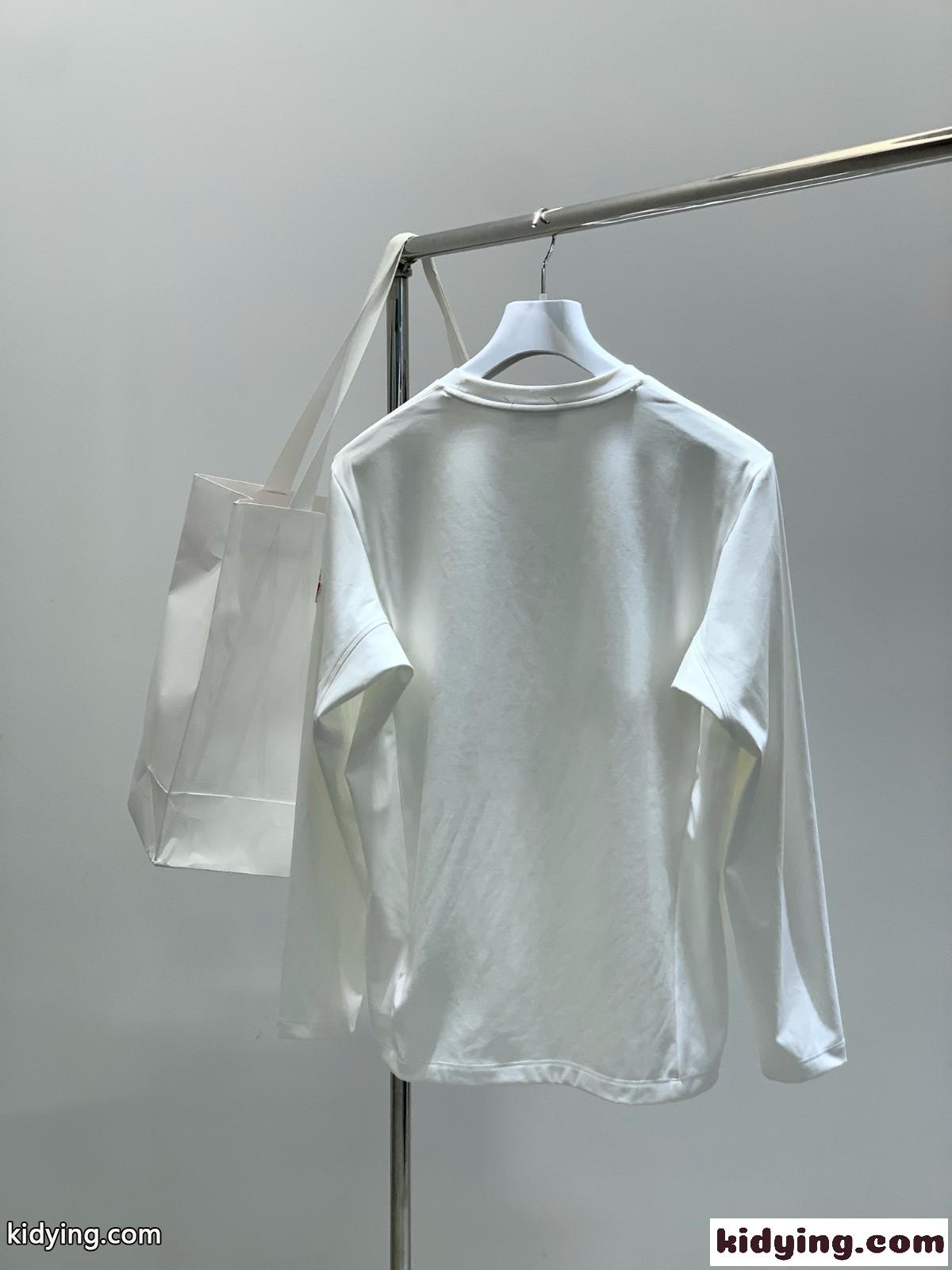 カジュアル 上品 クルーネック 長袖Tシャツ モンクレール Tシャツ 偽物 ホワイト-2