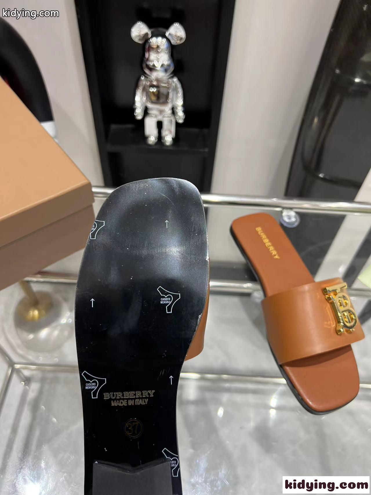 モノグラムモチーフ レザースライド フラットシューズ バーバリー サンダル コピー ブラウン-2