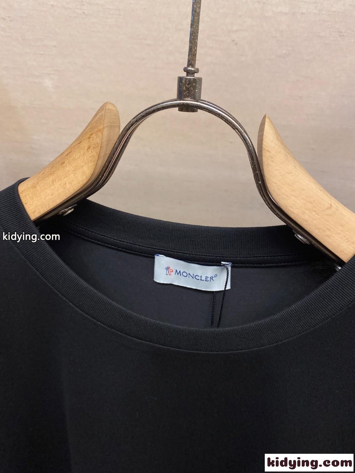 シンプル クルーネック 半袖Tシャツ モンクレール Tシャツ スーパーコピー ブラック-0