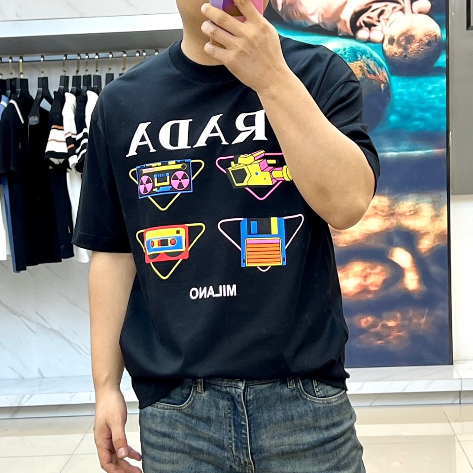 目を惹く プリント クルーネック 半袖Tシャツ プラダ Tシャツ 偽物 ブラック-2