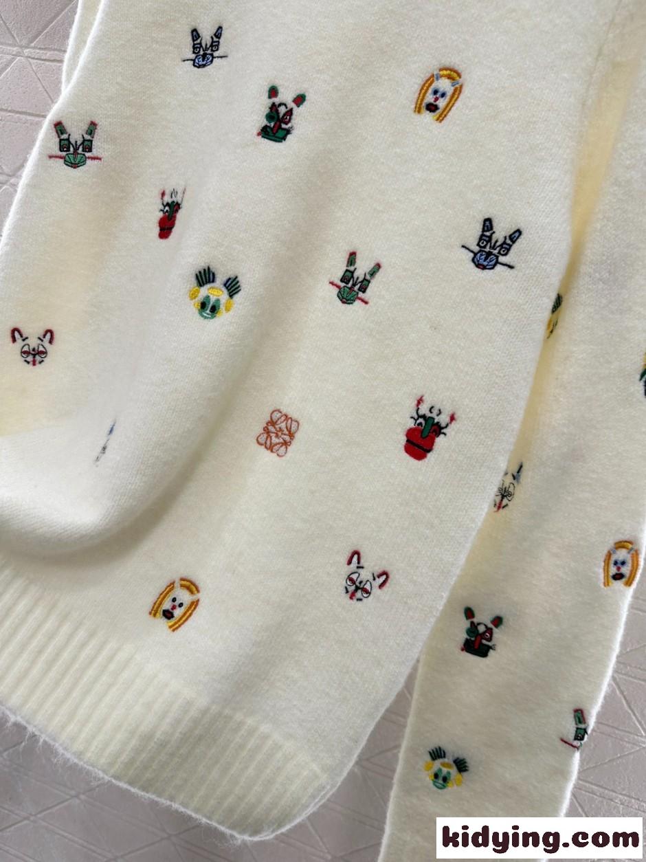 遊び心あふれる！刺繍入り クルーネックニット ロエベ セーター コピー ウール-0