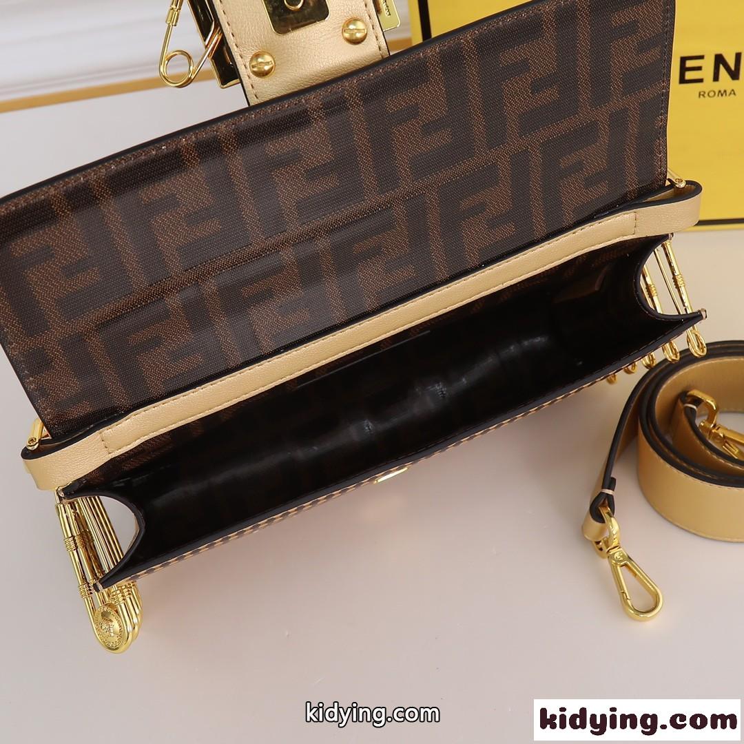 VERSACE by FENDI セーフティーピンブローチバゲット フェンディ バッグ コピー ショルダーバッグ-3