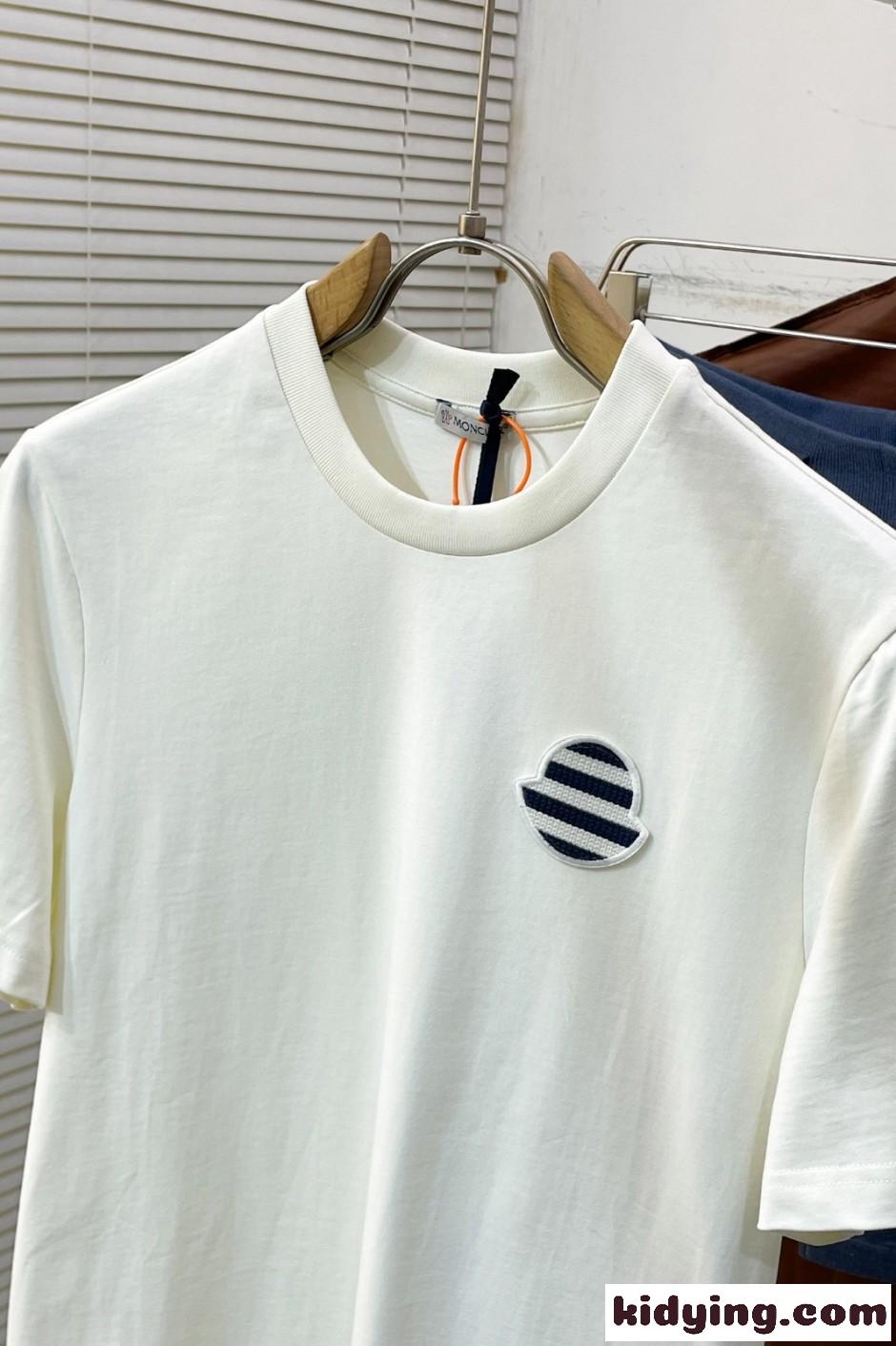 カジュアル 洗練された 半袖Tシャツ モンクレール Tシャツ 偽物 クルーネック-0