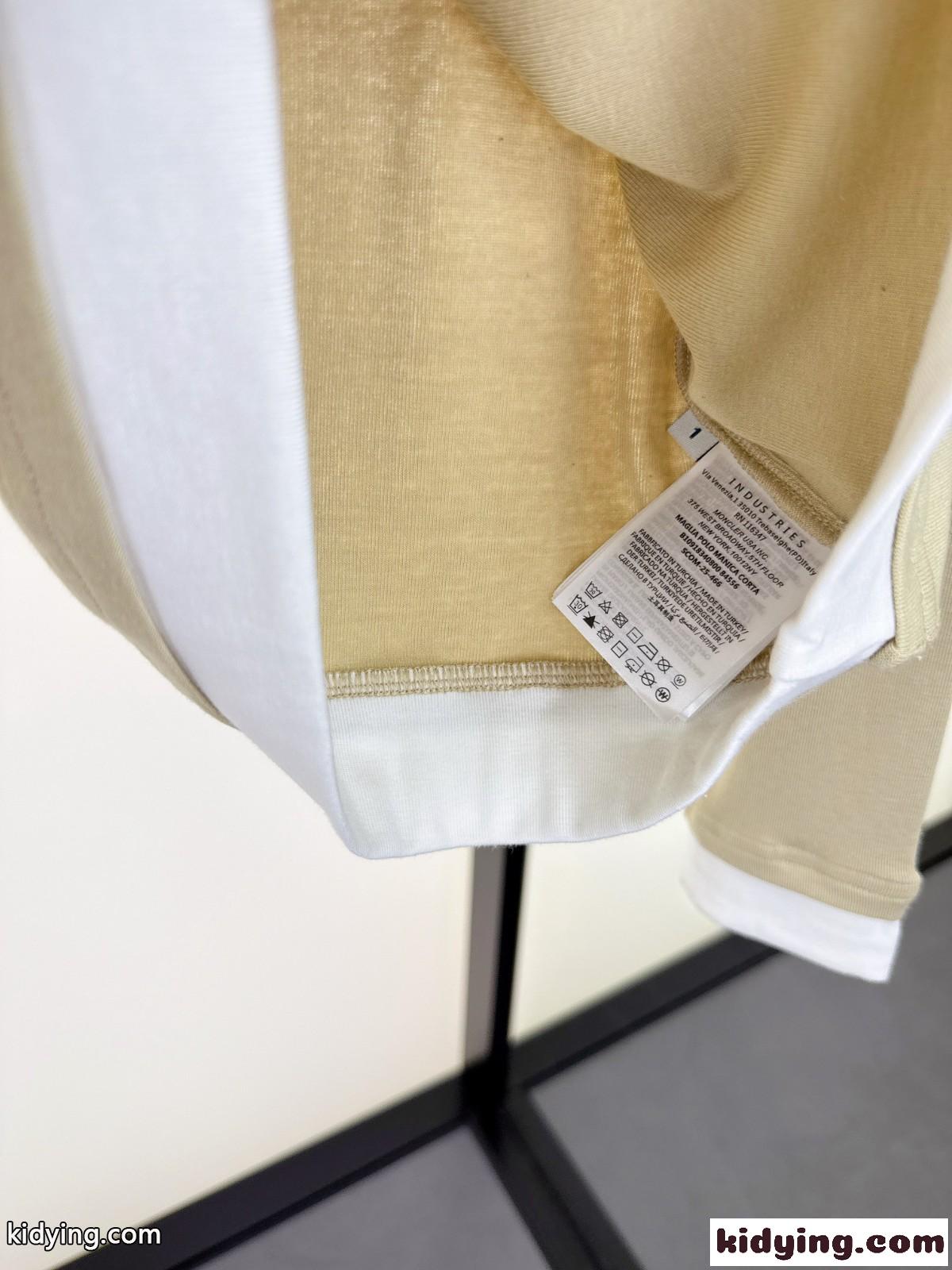 お洒落 洗練された 重ね着風 長袖Tシャツ モンクレール Tシャツ 偽物 クルーネック-3