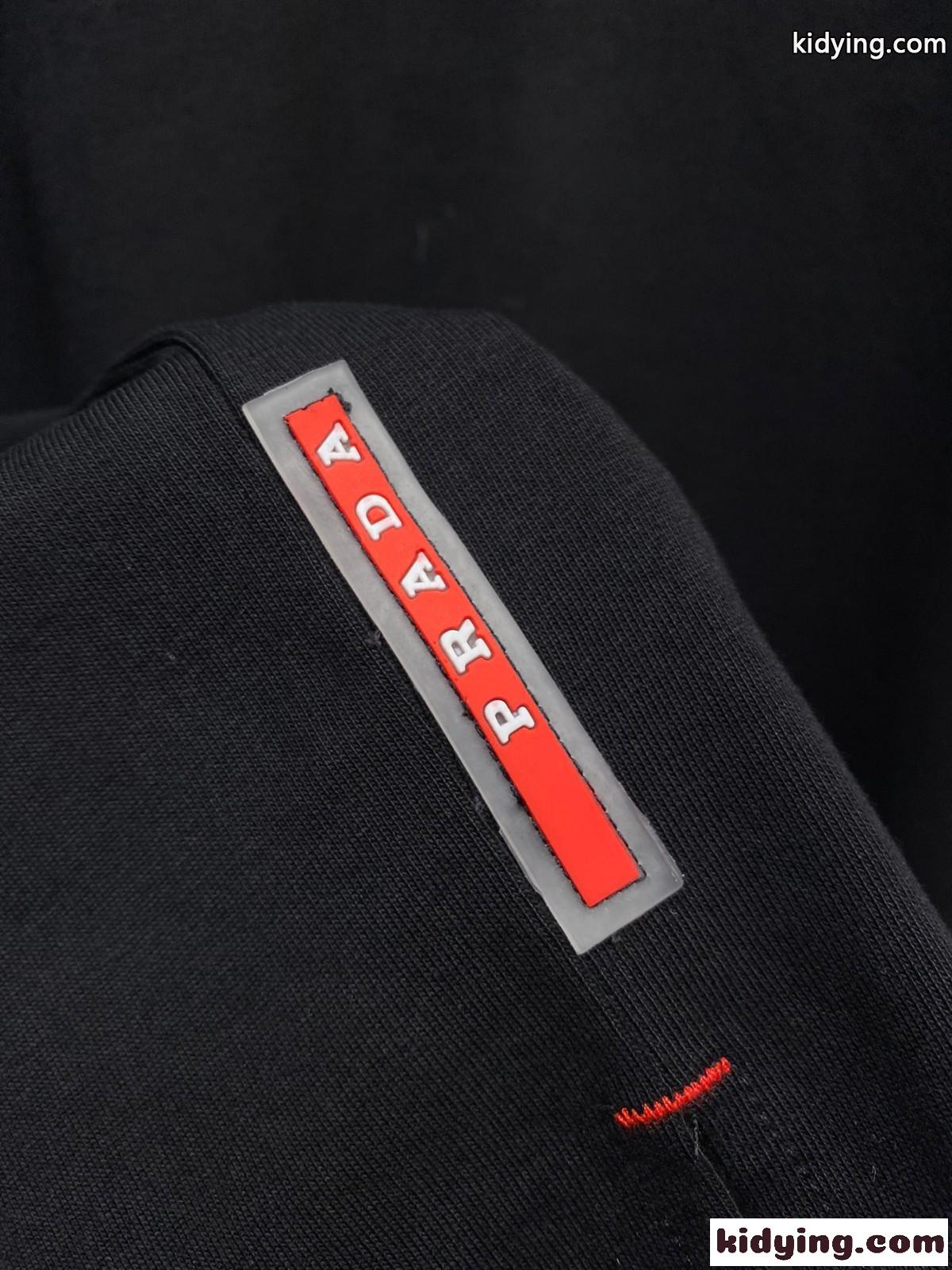 ナイロンポケット クルーネック 長袖Tシャツ プラダ Tシャツ コピー ブラック-3
