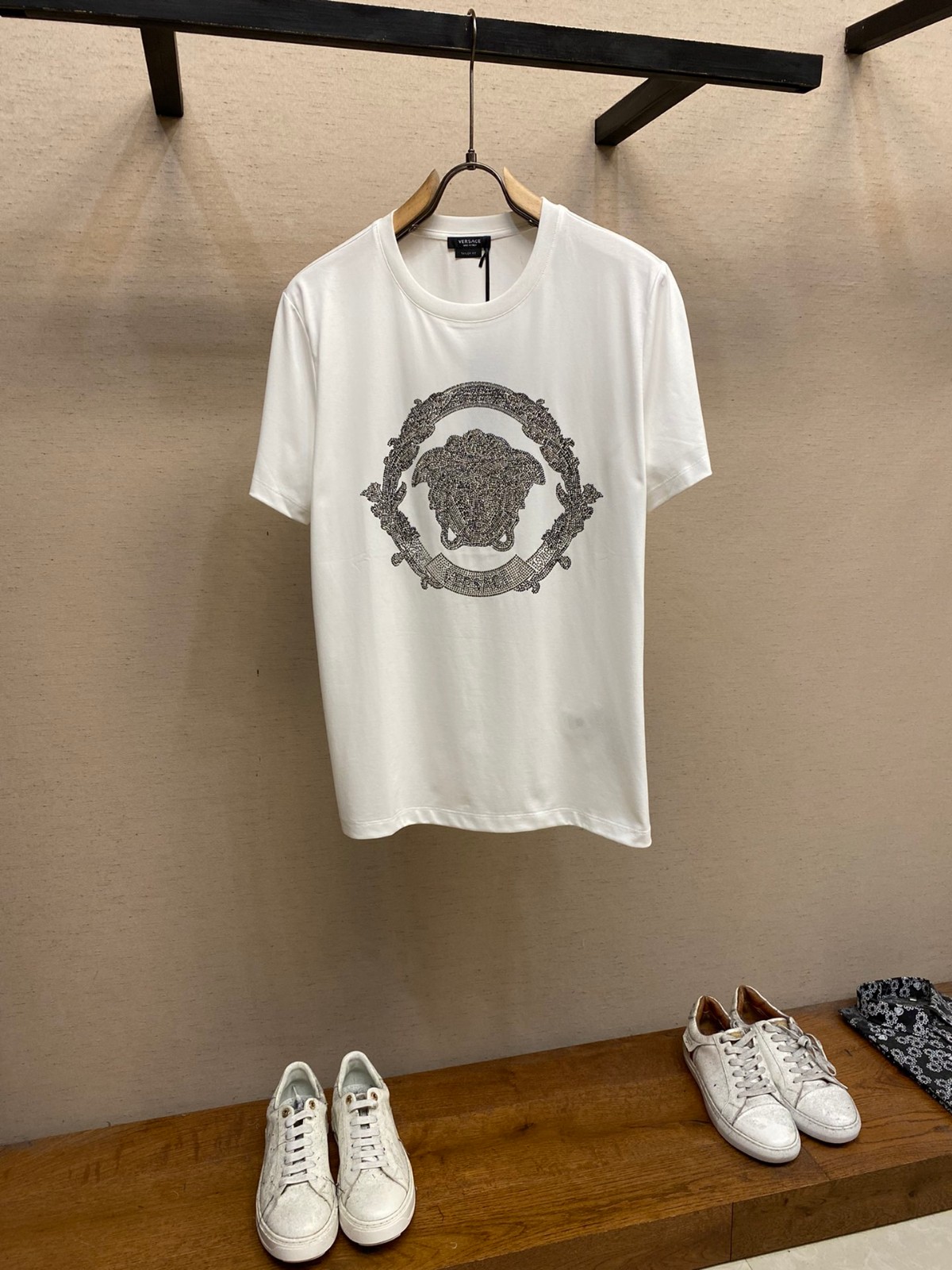 ラインストーン メドゥーサ カルトゥーシュ 半袖Tシャツ ヴェルサーチェ Tシャツ スーパーコピー ホワイト-0