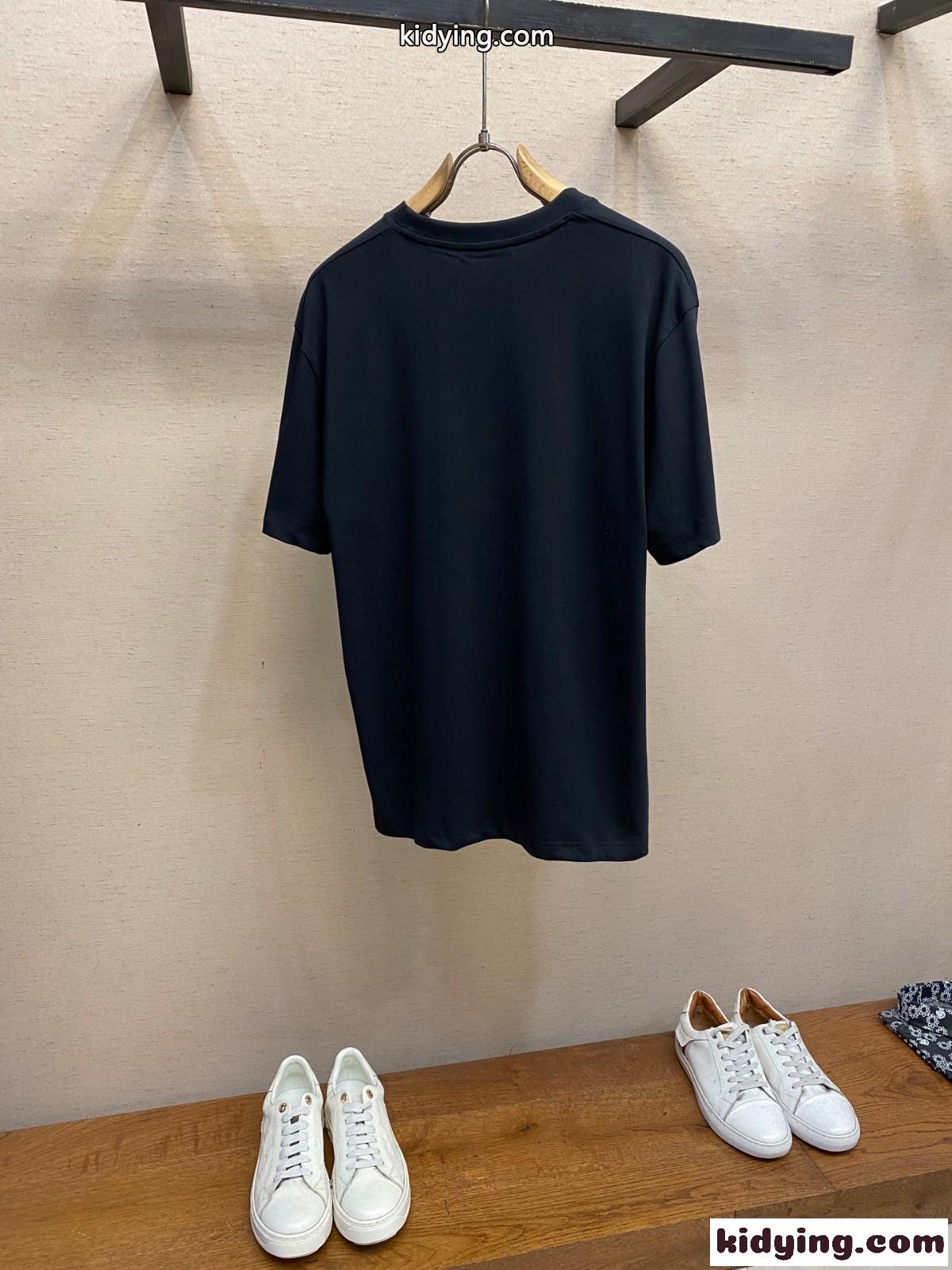 洗練された シンプル ロゴ刺繍 プラダ Tシャツ 偽物 クルーネック ブラック-0