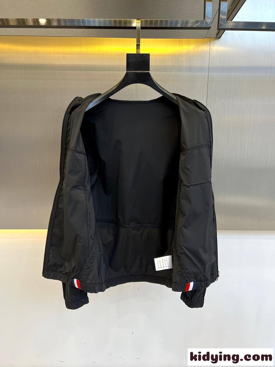 防風 UVカット 撥水加工 フード付き ブルゾン トムブラウン ジャケット コピー ブラック-3