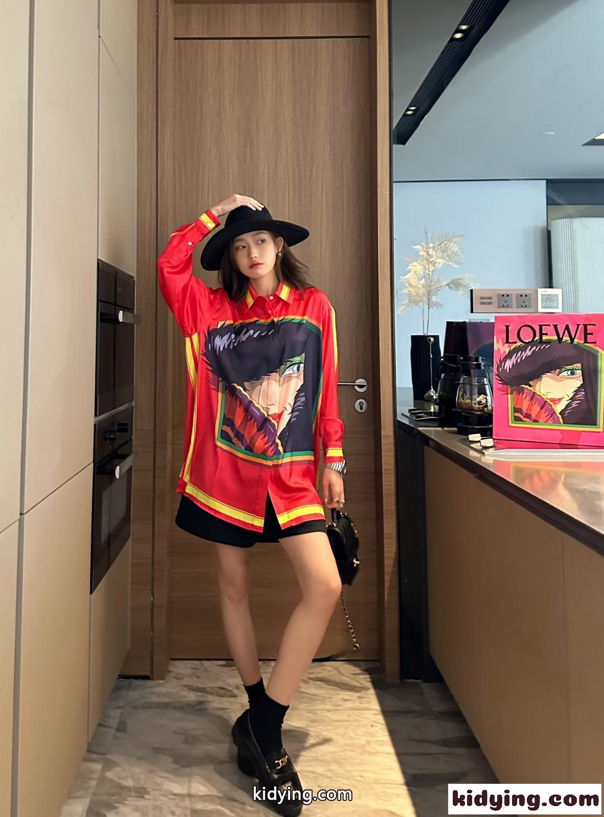 LOEWE x ハウルの動く城& 荒地の魔女 プリント シルク トップス ロエベ シャツ コピー-5