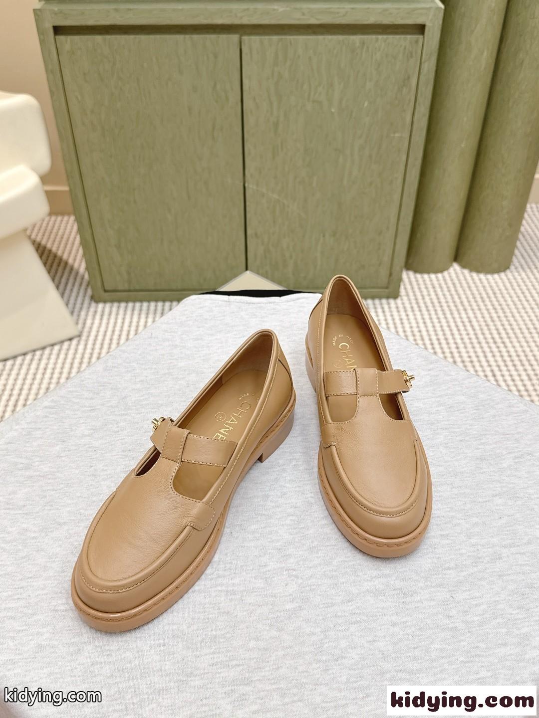シャネル シューズ コピー シンプル 上品 25K ローファー ターンロック ベージュ-1