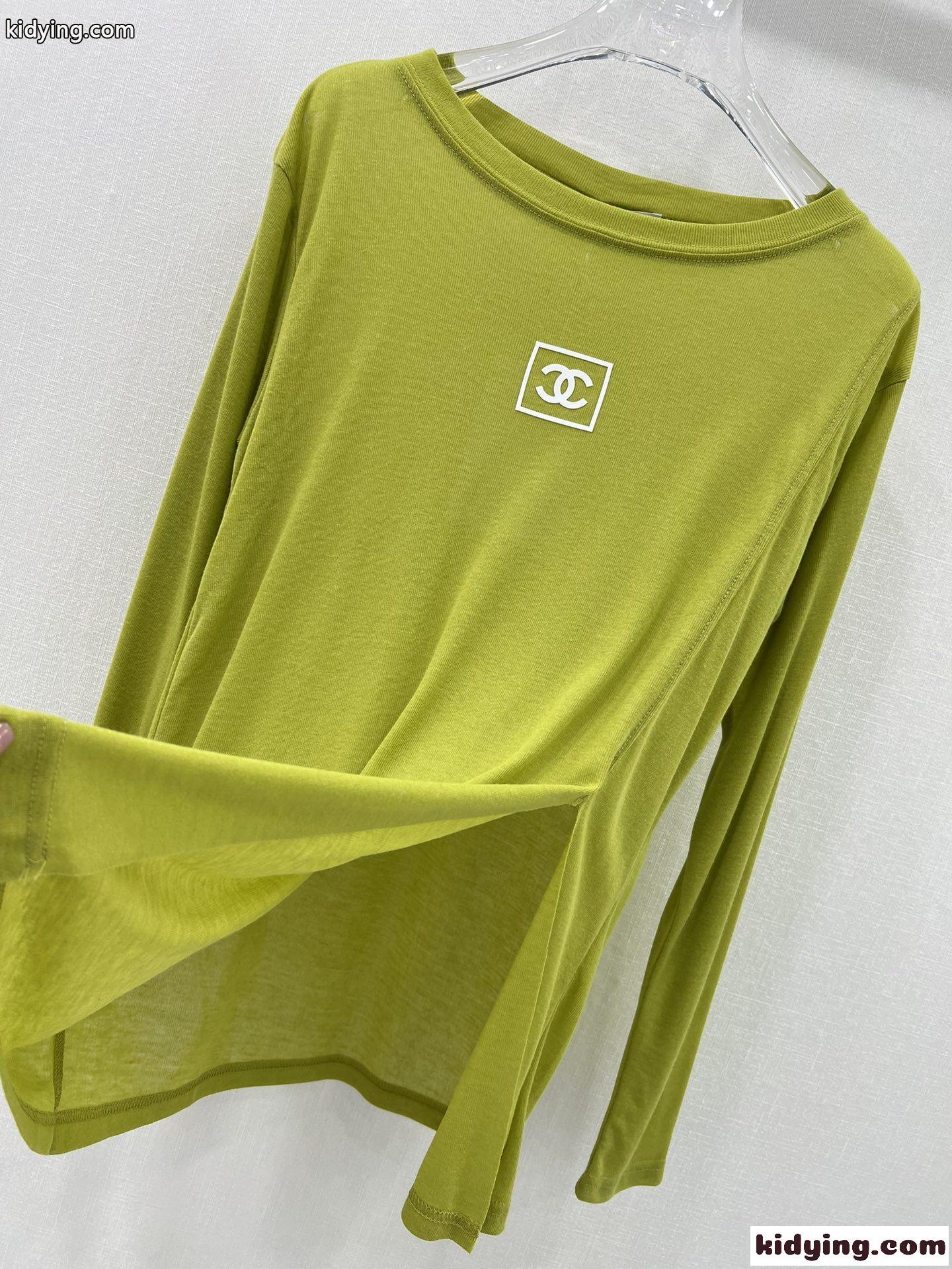 シンプル ロゴ 日焼き止め 長袖Tシャツ シャネル Tシャツ 偽物 グリーン-1