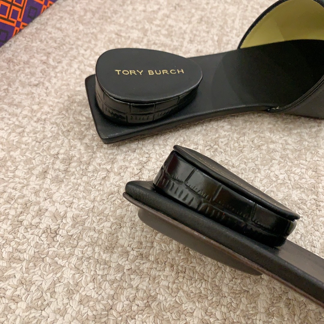 目立つデザイン ピアス ミュール トリーバーチ サンダル スーパーコピー ブラック-3