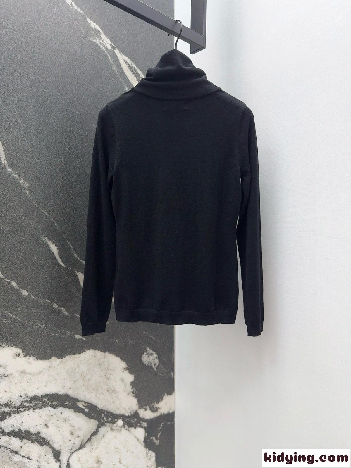 シンプル セリーヌ Tシャツ 偽物 トリオンフ刺繍 タートルネック トップス ブラック-4