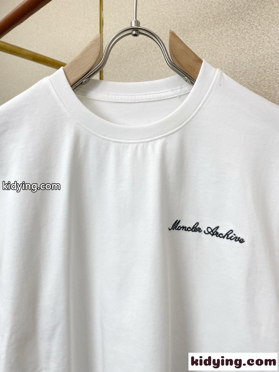 シンプル 洗練された ロゴ刺繍 半袖Tシャツ モンクレール Tシャツ 偽物-0
