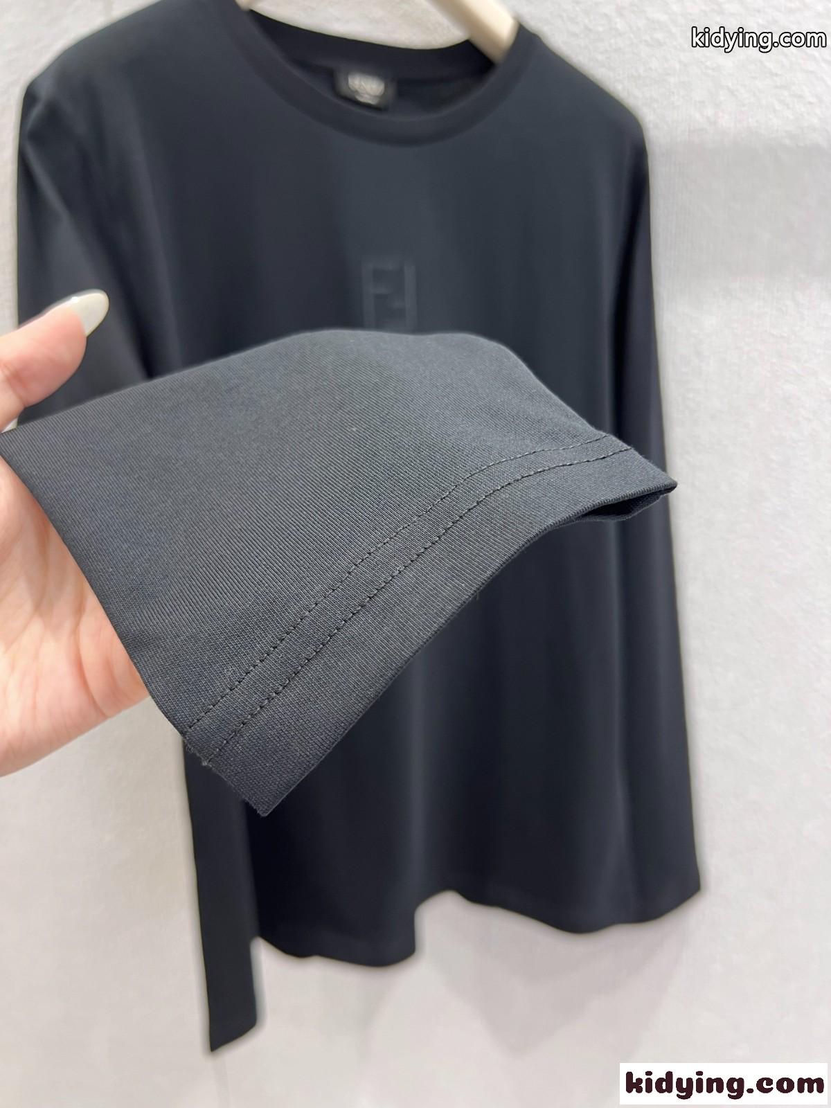シンプル ロゴ入り 長袖Tシャツ フェンディ Tシャツ 偽物 コットン ブラック-3