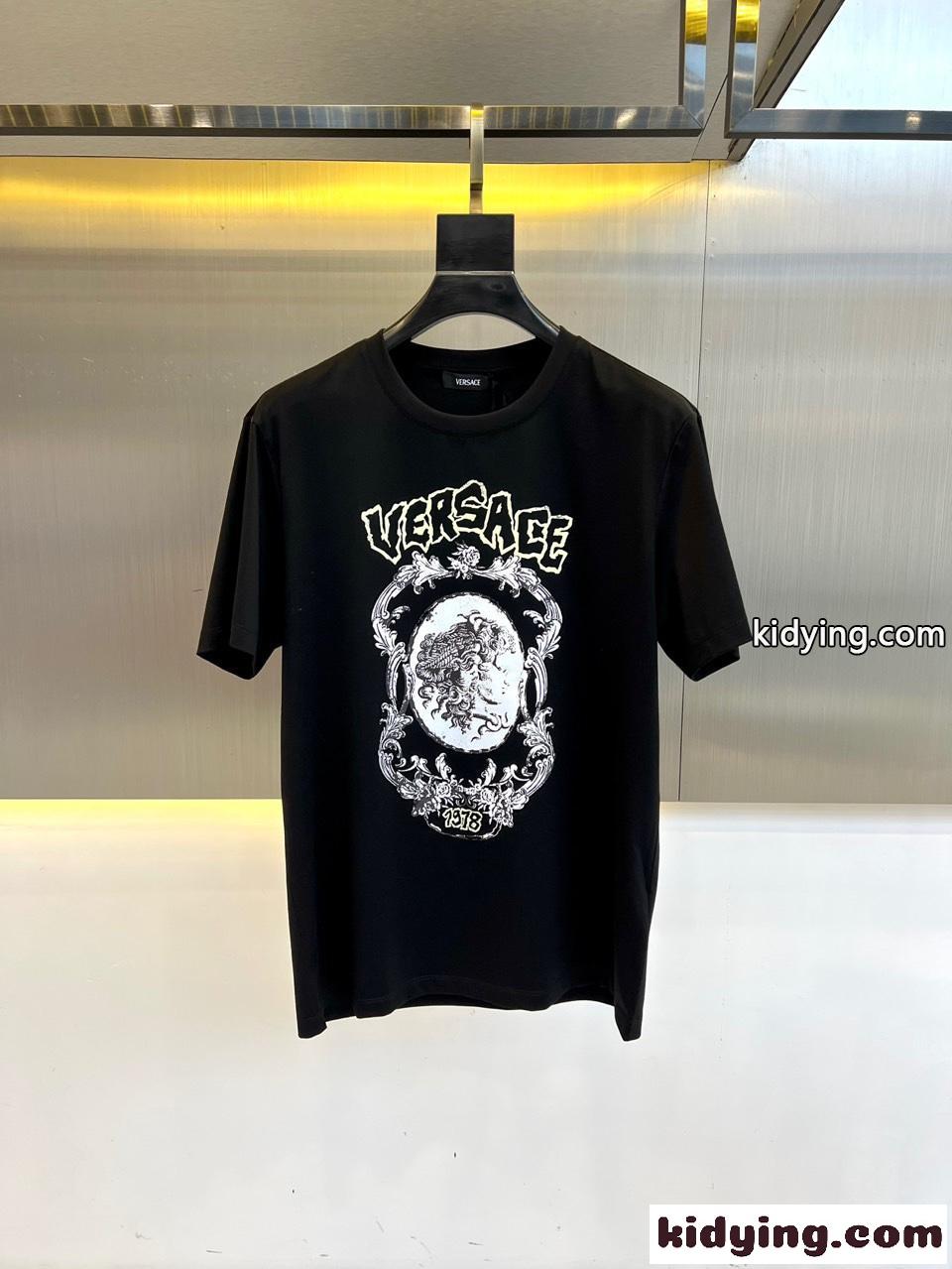 おしゃれ プリント クルーネック 半袖Tシャツ ヴェルサーチェ Tシャツ コピー ブラック-0