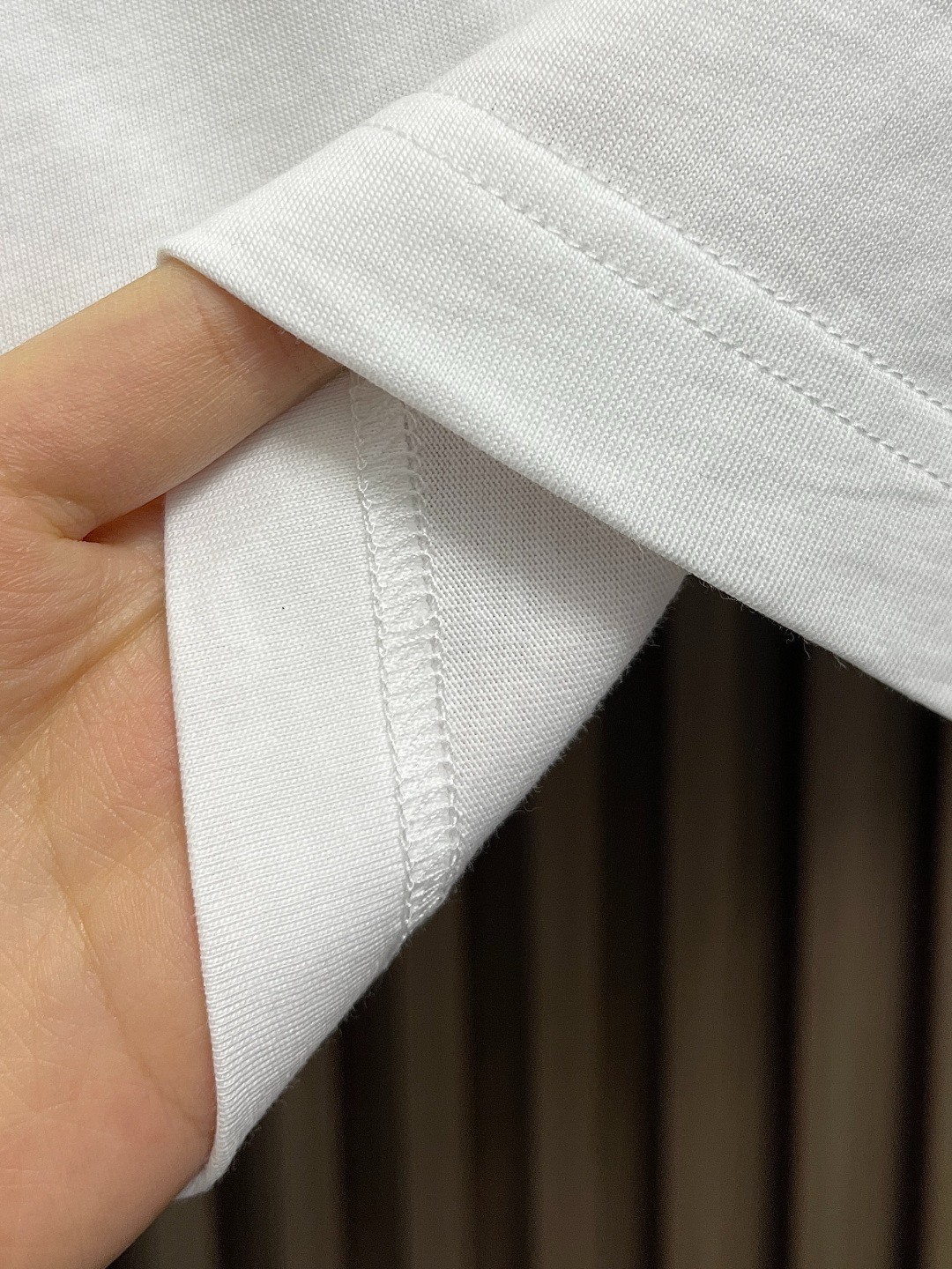 ヴェルサーチェ Tシャツ コピー シンプル ロゴ 合わせやすい 半袖Tシャツ ホワイト-4