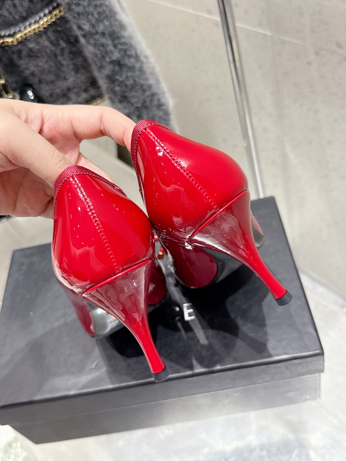 オペラ ボウ パテント パンプス ヴェルサーチェ スーパーコピー ハイヒール レッド-4
