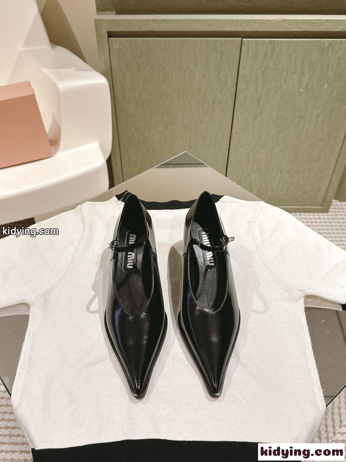 エレガント ストラップ付き ミュウミュウ パンプス スーパーコピー ブラック-2