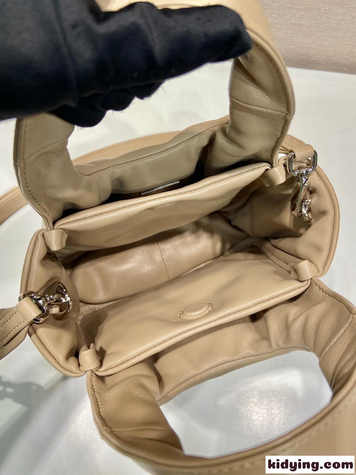 シンプル 可愛い ソフト ナッパレザー ミニハンドバッグ プラダ バッグ コピー ベージュ-4
