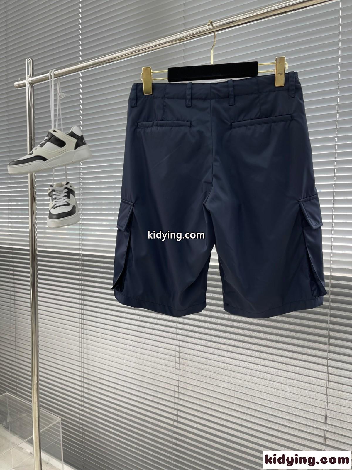 Re-Nylon バミューダショーツ プラダ パンツ コピー メンズ ショートパンツ-4