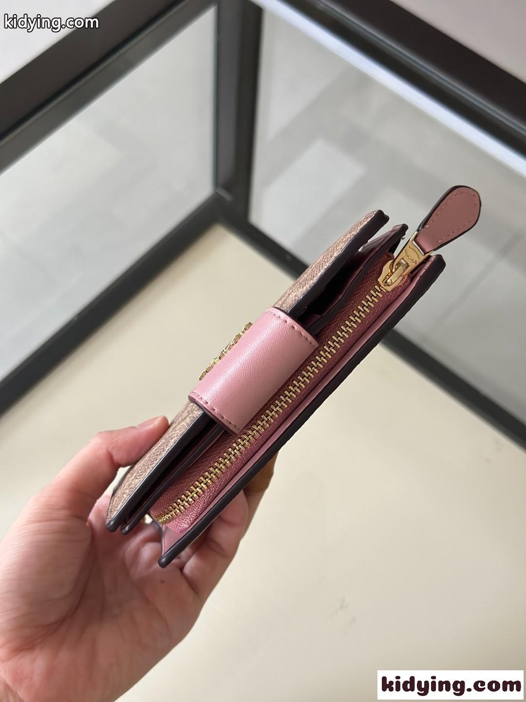 人気 コーチ 財布 スーパーコピー 定番 コンパクト ウォレット シグネチャー柄-3